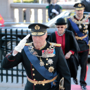 2. oktober: Kronprinsen ledsager Kongen når han foretar den høytidelige åpningen av Det 159. Storting. Kong Harald ankommer Stortinget, ledsaget av Dronning Sonja og Kronprins Haakon. Foto: Lise Åserud / NTB scanpix